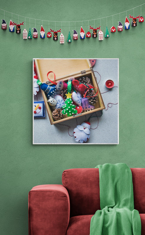 Holiday Themed Wall Art Ideas: Christmas Box of Memories