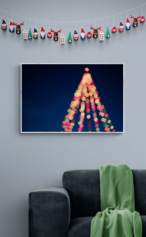 Holiday Themed Wall Art Ideas: Christmas Tree Lights
